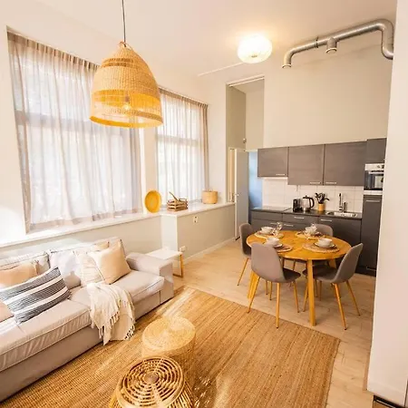 Apartment Tastefully 2 Bedroom Serviced 76m2 -kb22-