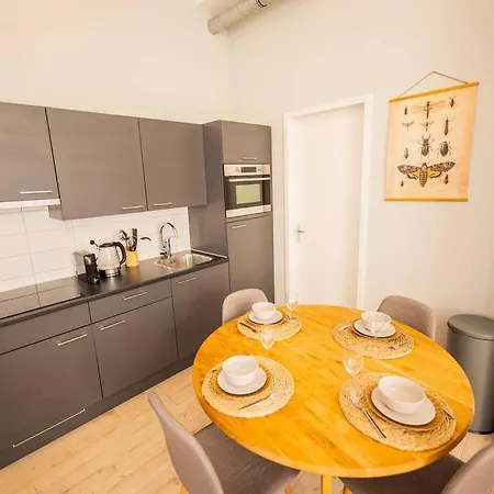 Apartment Tastefully 2 Bedroom Serviced 76m2 -kb22- *