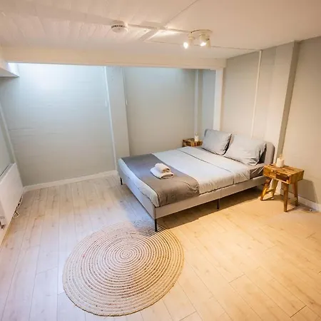 Tastefully 2 Bedroom Serviced 76m2 -kb22- *