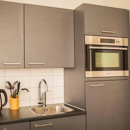 Apartment Tastefully 2 Bedroom Serviced 76m2 -kb22-