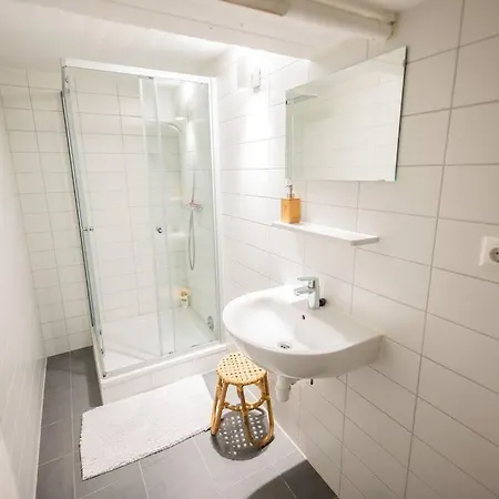 Tastefully 2 Bedroom Serviced 76m2 -kb22- Rotterdam