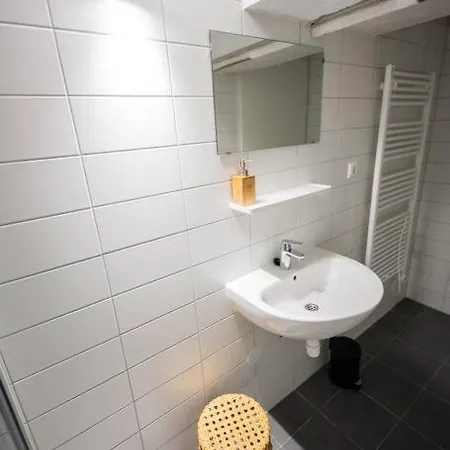 Apartment Tastefully 2 Bedroom Serviced 76m2 -kb22- *