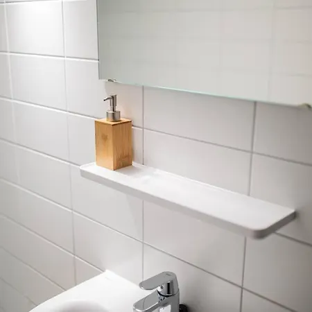 Tastefully 2 Bedroom Serviced 76m2 -kb22- * Rotterdam