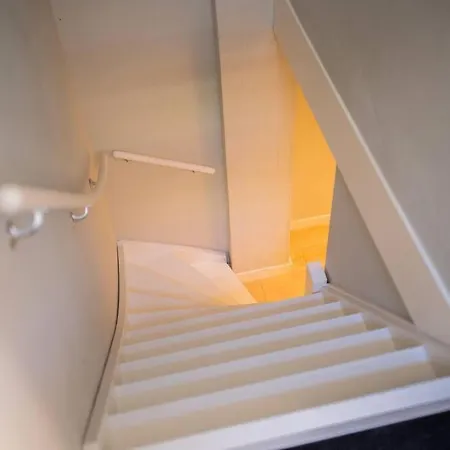 Tastefully 2 Bedroom Serviced 76m2 -kb22- Apartment *