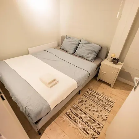 Tastefully 2 Bedroom Serviced 76m2 -kb22- Apartment *